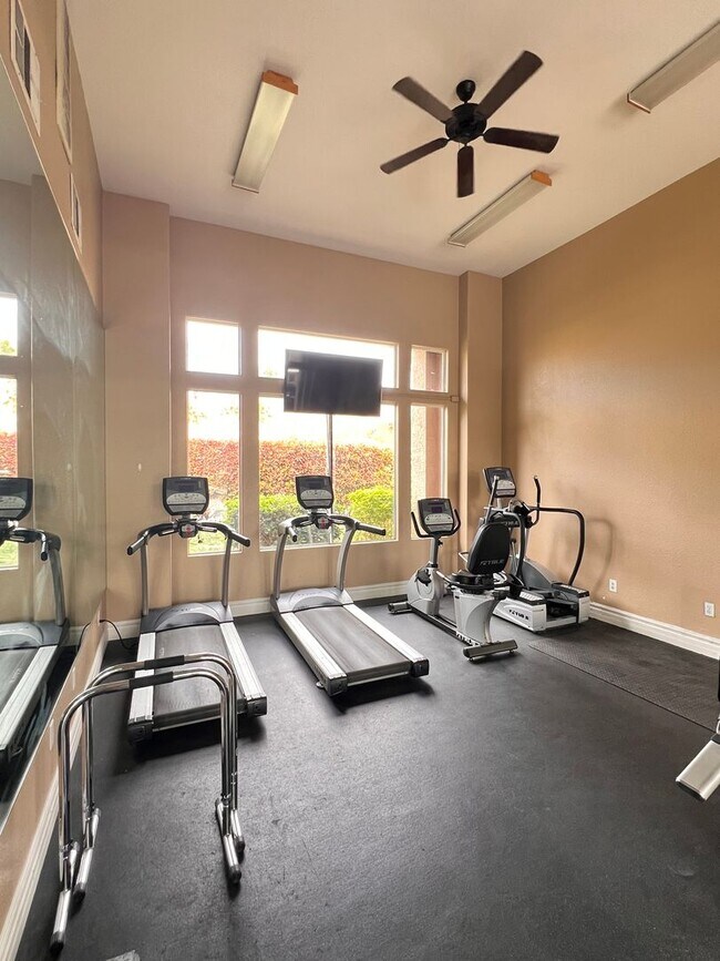 Building Photo - Gated Community / Community Pool / Luxury Vinyl Planking Throughout