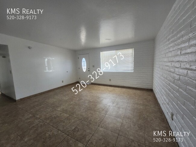 Building Photo - 6711 E Hawk Dr