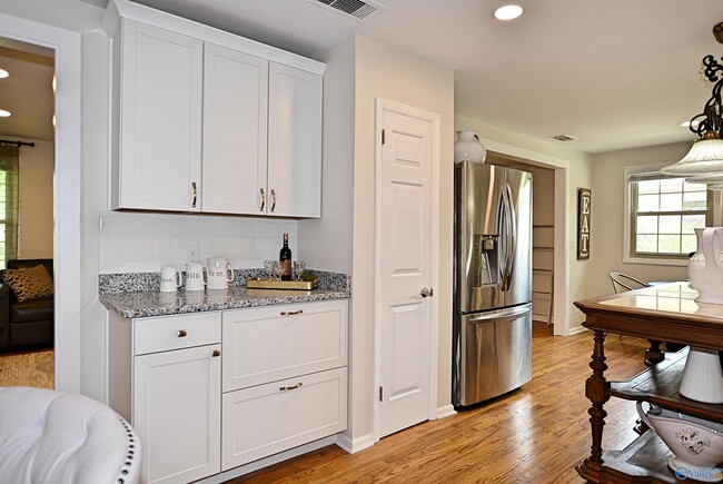 Building Photo - 207 Jones Valley Dr SW