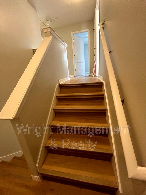 Building Photo - 7843 Foxgrove Dr