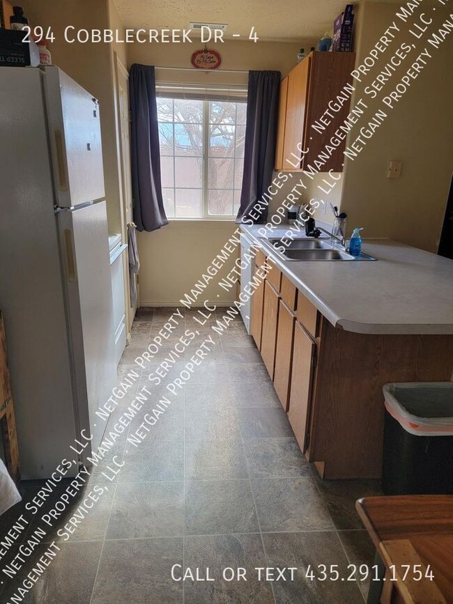 Building Photo - 294 E Cobblecreek Dr