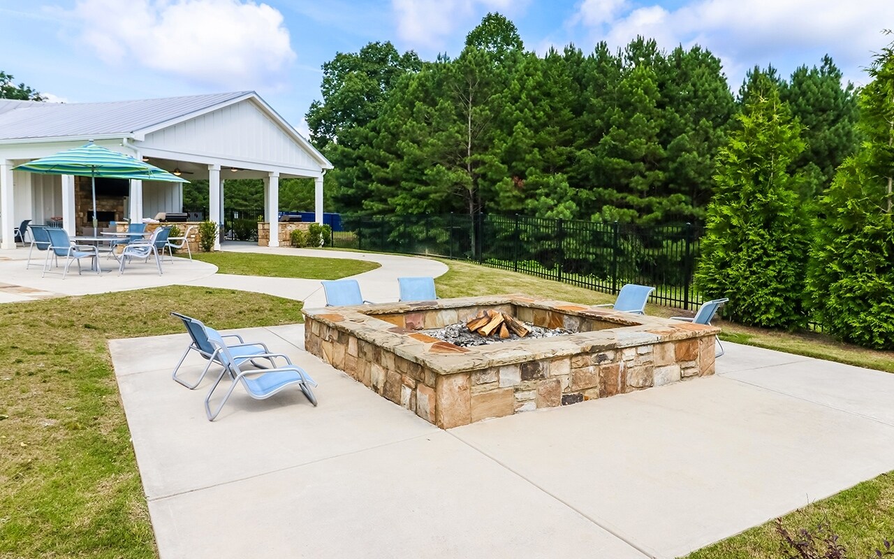 Building Photo - 83 Hidden Oak Dr