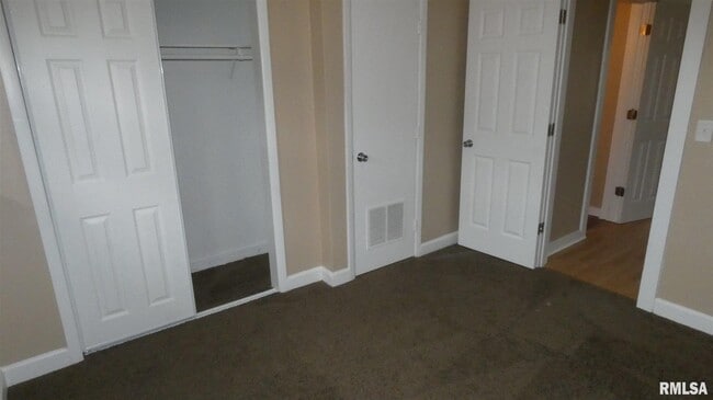 Building Photo - 2703 Pine St