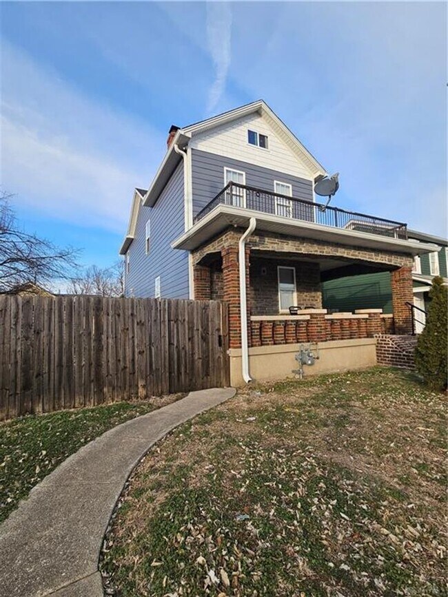 Building Photo - 925 Xenia Ave