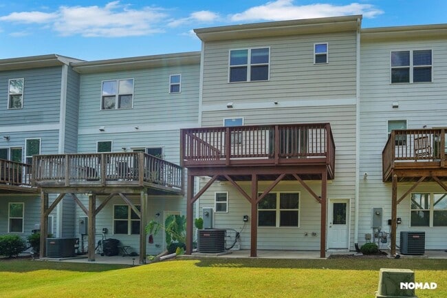 Building Photo - Charming 4BR Townhome in Apex