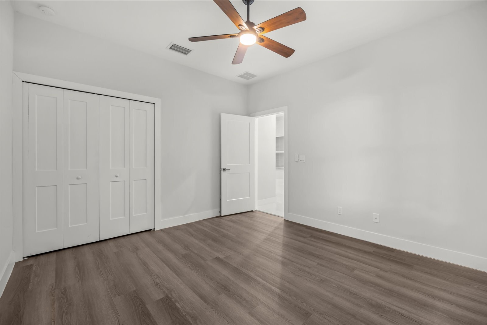 Building Photo - 419 SW Namoit Pl