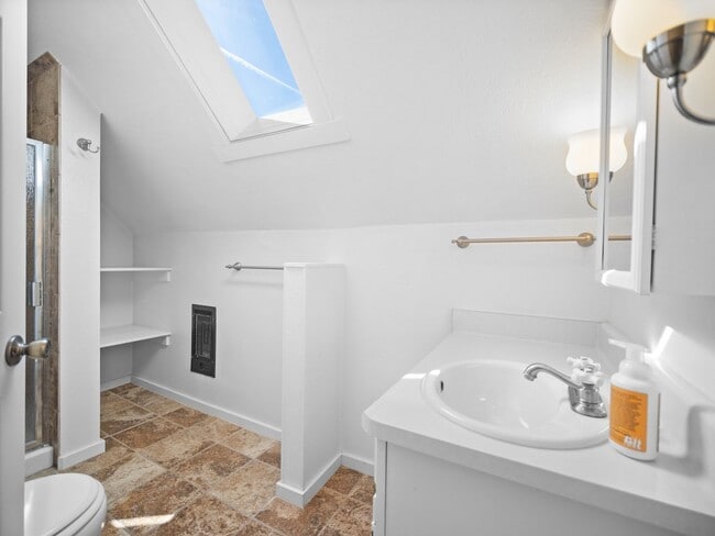 Building Photo - 4 Bed, 2 Bath Long Term Rental in GU District