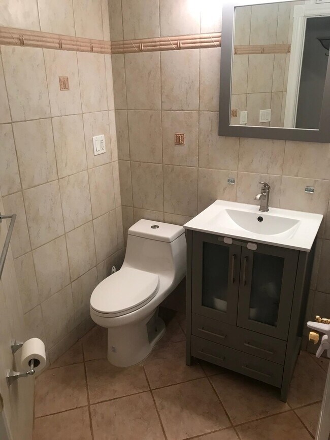 Building Photo - 815 Willow Ave