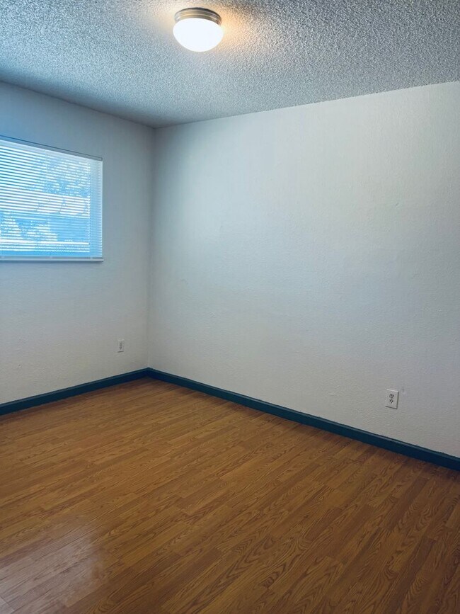 Building Photo - 1117 Roselawn Ave