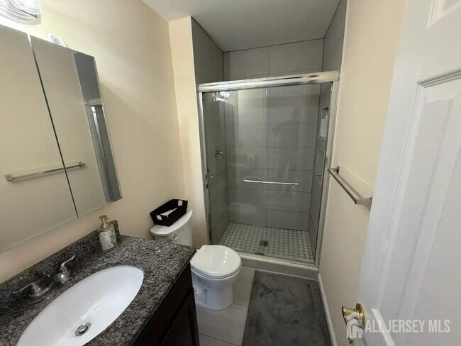 Building Photo - 942 Thomas Ave