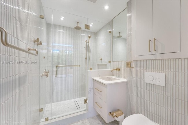 Building Photo - 737 Crandon Blvd