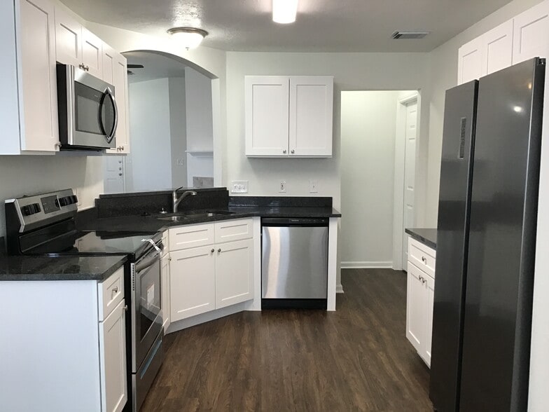 Building Photo - 327 Leisure Ln