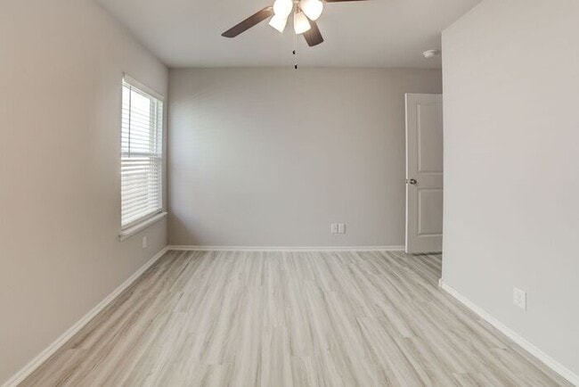 Building Photo - 4/2.5/2 New Construction Available Now!