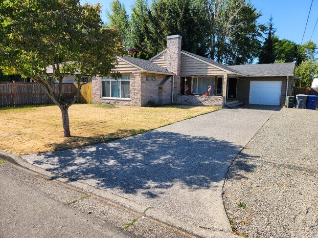 Primary Photo - 503 8th Ave NW