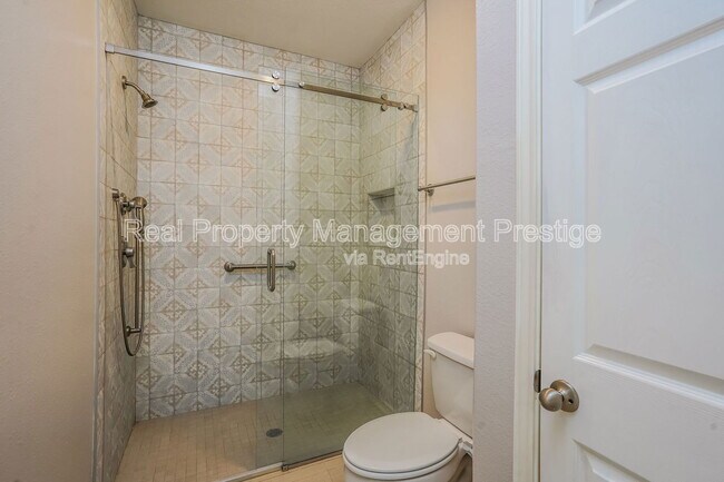 Building Photo - 1719 Village Townhome Dr