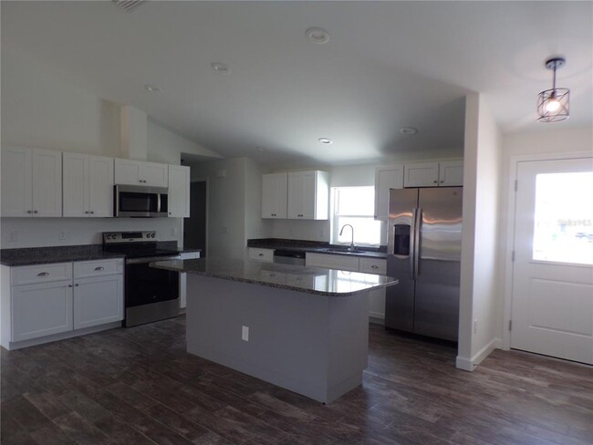 Building Photo - 2989 Pinetree St