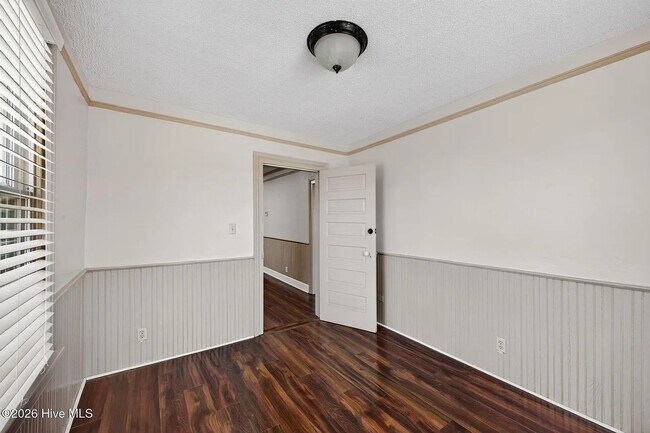 Building Photo - 1102 Phillips St