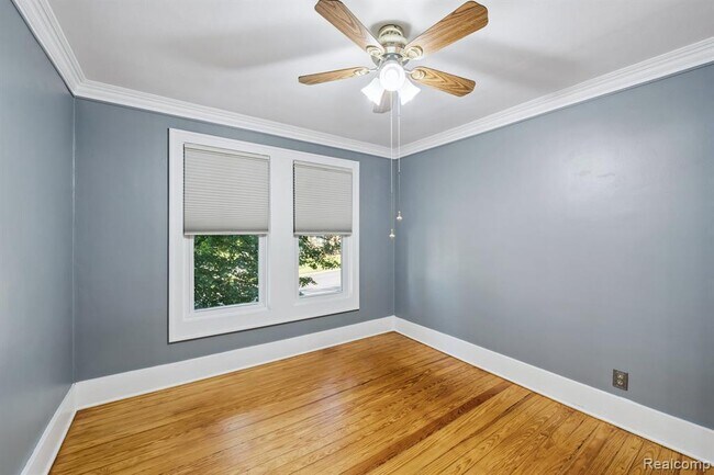 Building Photo - 624 E Main St