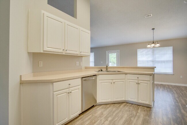 Building Photo - Holley by the Sea Home – 4 Bedrooms, Great...