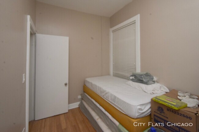 Building Photo - 950 W Addison St