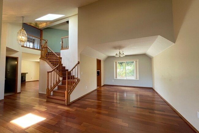 Building Photo - Gorgeous Beaverton home available with att...