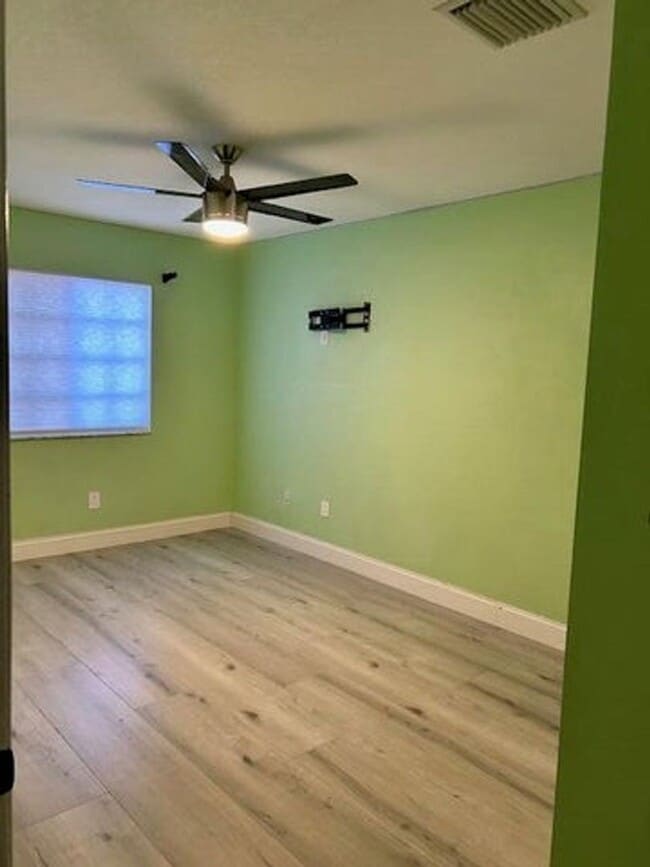 Building Photo - 1305 Lucaya Dr