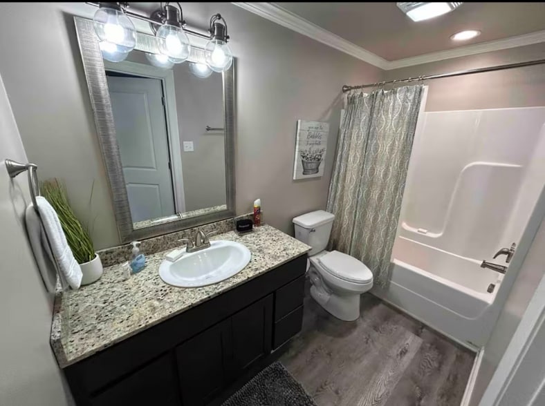 Building Photo - 305 W Second St