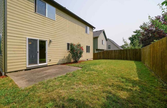 Building Photo - 4bd/2.5ba House with Washer/Dryer & Fully Fenced Yard!