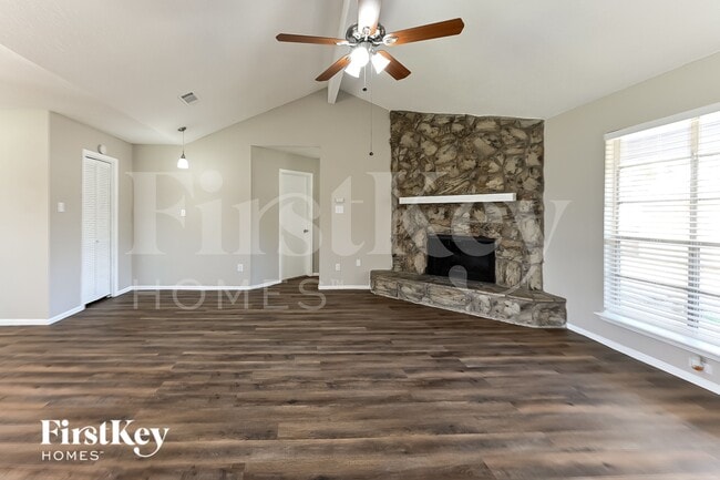 Building Photo - 10811 Forest Leaf Dr