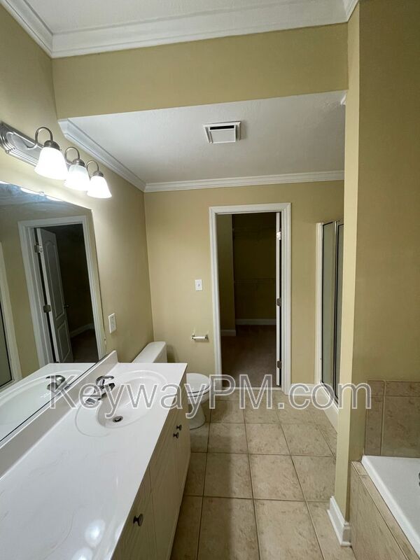 Building Photo - 1241 Roy St