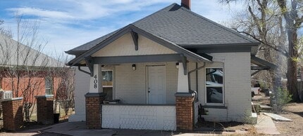 Building Photo - 2+ Bedroom home Near Downtown!