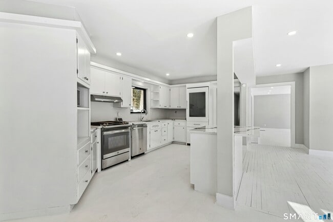 Building Photo - 95 Louises Ln