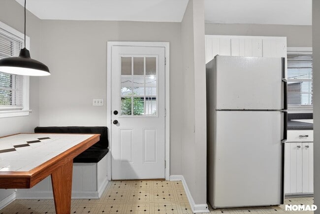 Building Photo - 2644 Pineland Ave