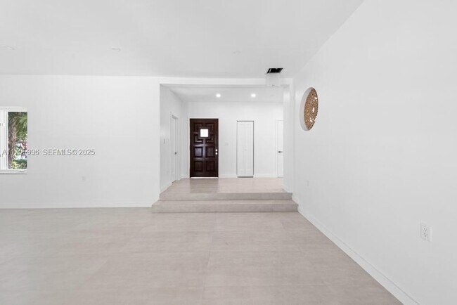 Building Photo - 5661 Pine Tree Dr