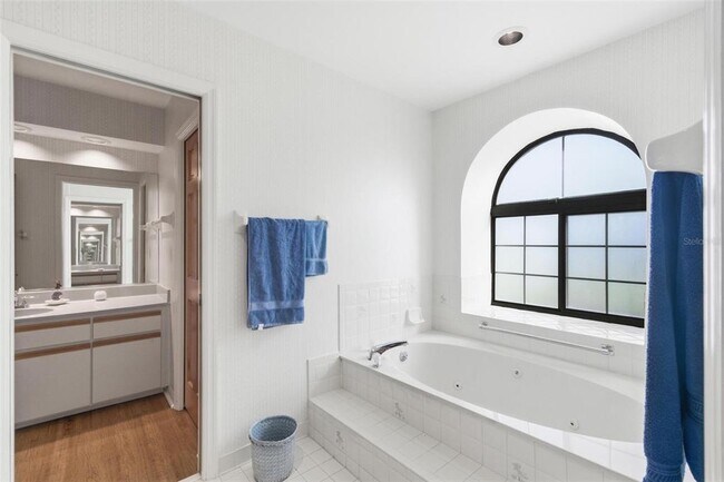 Building Photo - 24 Chippeway Ct