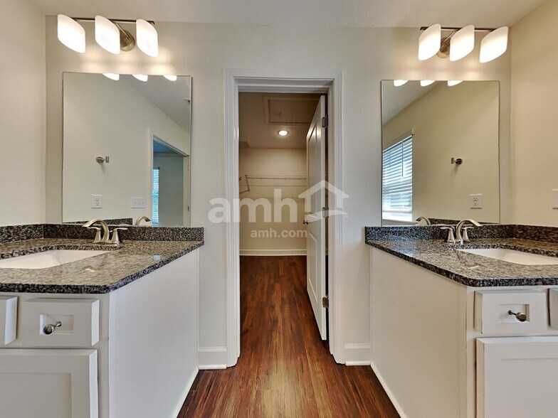 Building Photo - 1010 Tan Tara Trl