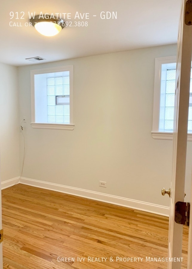 Building Photo - 912 W Agatite Ave