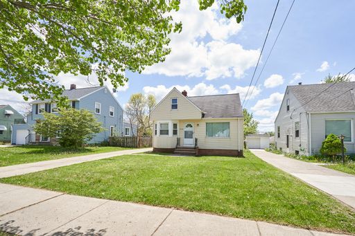 Building Photo - Newly renovated home