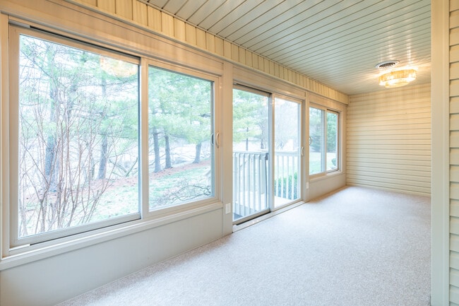 Building Photo - 632 Applegate Ln