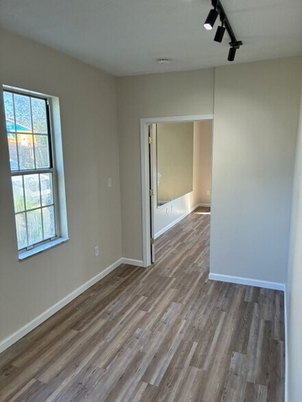 Building Photo - 76 Cortina Way