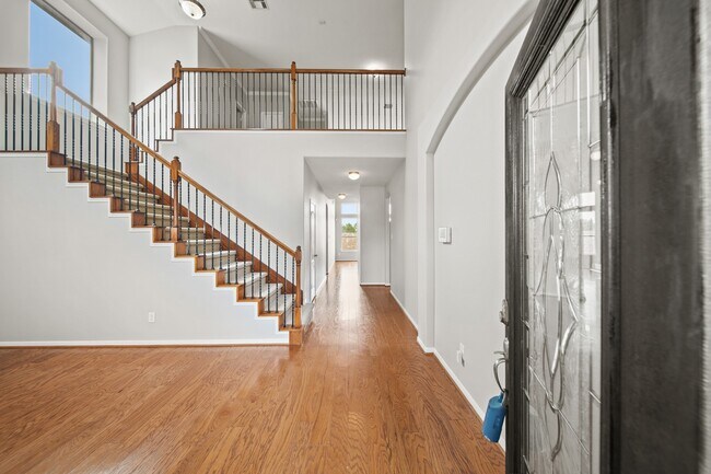 Building Photo - 25959 Ravenside Dr