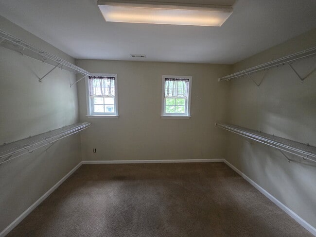 Building Photo - 46 Brookview Dr