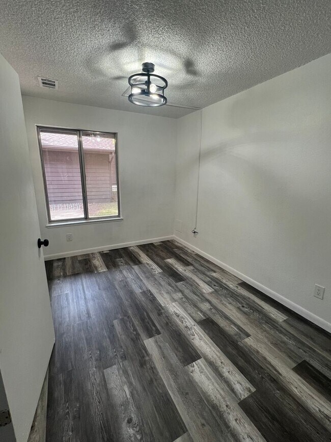 Building Photo - 1200 S Riordan Ranch St