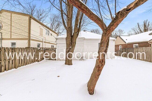 Building Photo - 6115 Indianola Ave