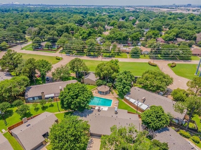 Building Photo - Captivating 3-Bedroom Escape with Private Deck & HOA Pool Access in Grand Prairie!