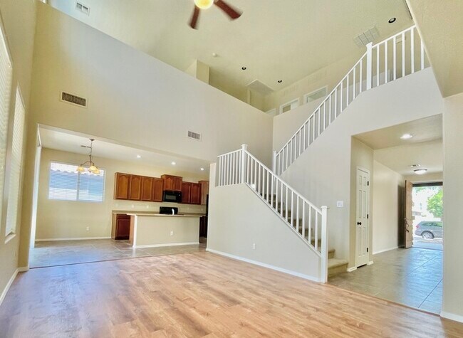 Building Photo - Fabulous 4-Bedroom Home For Rent in Goodyear!!