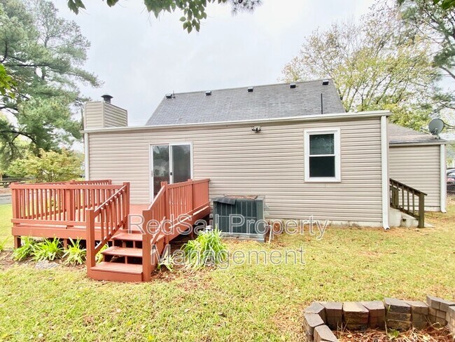 Building Photo - 3524 Bapaume Ave