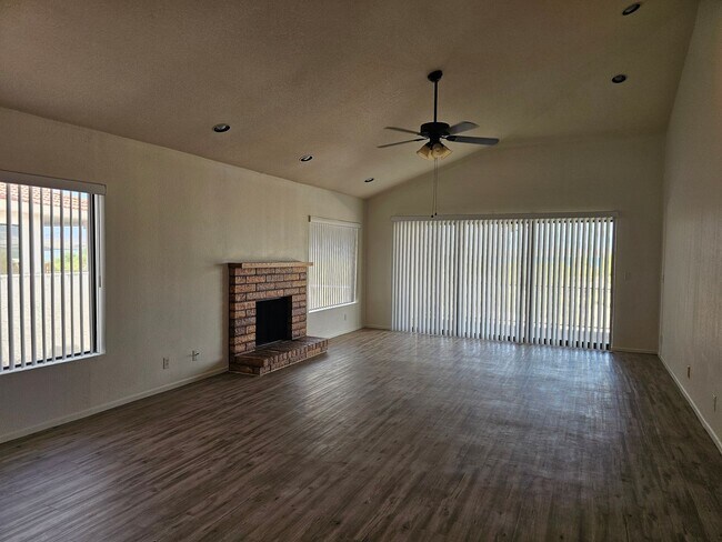 Building Photo - Unfurnished Long Term