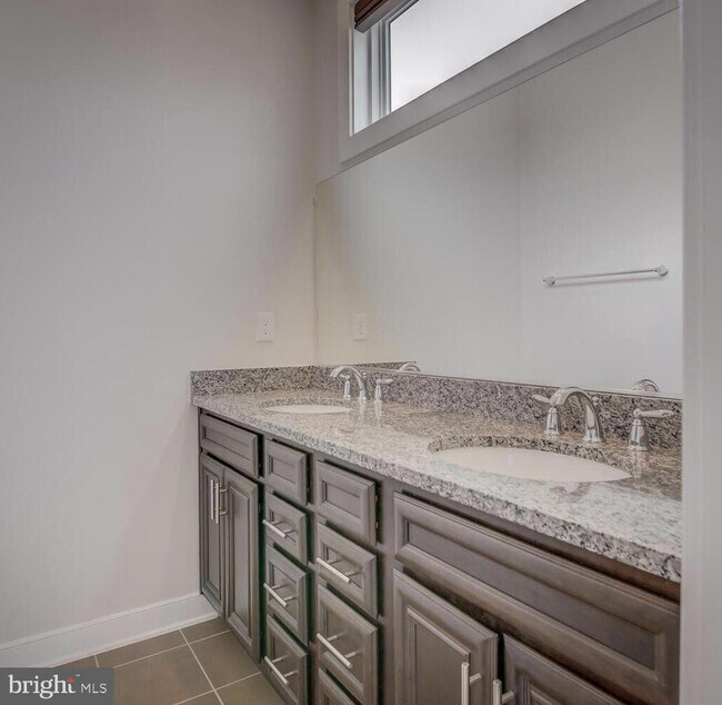 Building Photo - 13348 Sherwood Park Ln