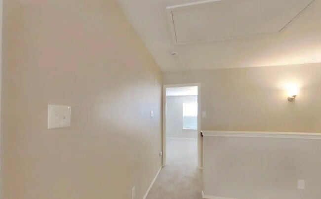 Building Photo - MOVE IN READY